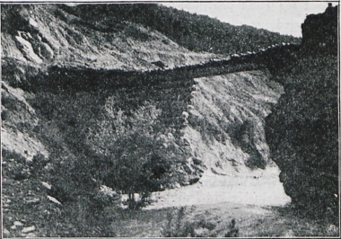 Γέφυρα κοντά στη λίμνη Ζινάβ στο Ρεσαντιγιέ.