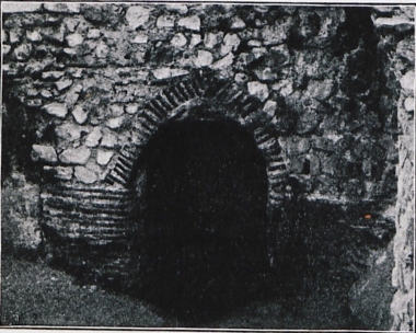 Είσοδος περάσματος στο κάστρο του Σεμπίν Καραχισάρ.