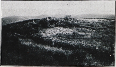 Ερείπια πολυγωνικού κτίσματος στην αρχαία Κολώνεια, στο Σεμπίν Καραχισάρ.