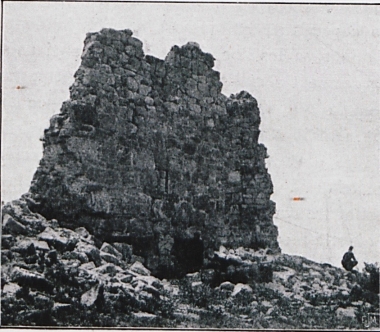 Ερείπια οχυρού κοντά στο χωριό Ζιγκανά, στη θέση Χαν Ντερεσί, στο Γκιουμούς Χανέ.