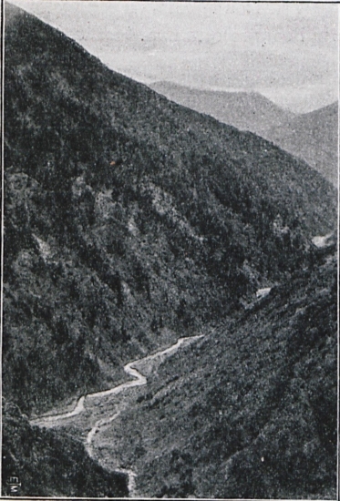 Πανοραμική άποψη του ποταμού Χαρσίτ από το Ζιγκανά, χωριό κοντά στο Γκιουμούς Χανέ της Μικράς Ασίας.