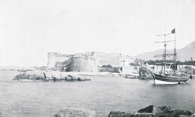 Το λιμάνι της Κερύνειας με το ομώνυμο κάστρο.