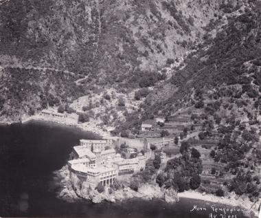 Άγιον Όρος, η μονή οσίου Γρηγορίου. Άποψη από αέρος.