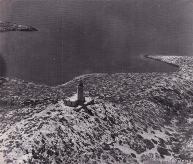 Αεροφωτογραφία του φάρου στη νησίδα Σαπιέντσα, στα νότια της Μεθώνης.