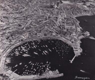 Ο λιμένας της Ζέας (Πασαλιμάνι) στον Πειραιά και η περιοχή του. Άποψη από αέρος.