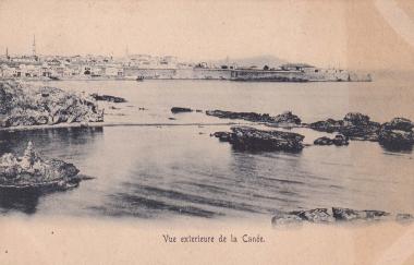 Άποψη των Χανίων από τη θάλασσα.