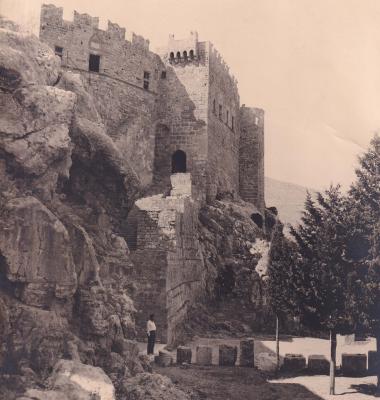 Άποψη των οχυρώσεων στο κάστρο του Μονόλιθου στη Ρόδο.