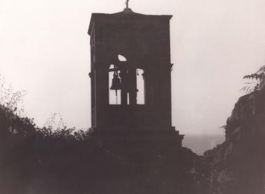Το κωδωνοστάσιο του ναού του Ελκόμενου Χριστού στην Κάτω Πόλη της Μονεμβασιάς.