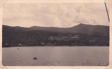 Άποψη της Μονής Δοχειαρίου στο Άγιον Όρος από τη θάλασσα.