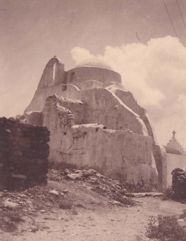 Ο ναός της Παναγίας Παραπορτιανής (1425-17ος αιώνας) στη Μύκονο.