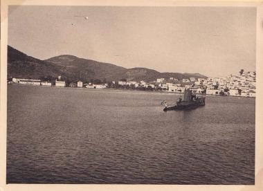 Άποψη του Πόρου από τη θάλασσα.