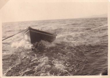 Βάρκα στα νερά της Ψερίμου.