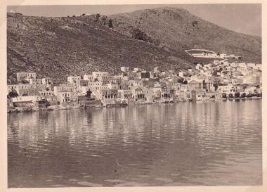 Άποψη της Καλύμνου από τη θάλασσα.