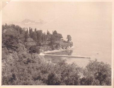 Κέρκυρα. Παραλία στην ευρύτερη περιοχή του Αχιλλείου.