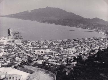 Άποψη του λιμανιού και της πόλης της Ζακύνθου από ψηλά.