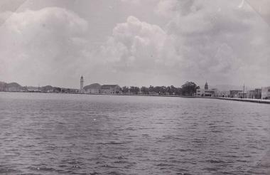 Άποψη της πόλης της Ζακύνθου από τη θάλασσα.