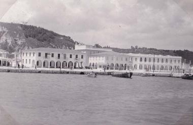 Άποψη της πόλης της Ζακύνθου από τη θάλασσα.