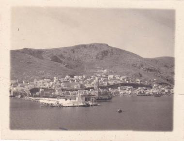 Άποψη της Καλύμνου από τη θάλασσα.