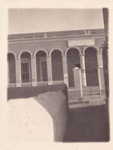 Το κτήριο του Μαλαχίειου νηπιαγωγείου στην Αγία Μαρίνα της Λέρου. Το κτήριο κατασκευάστηκε την περίοδο 1910-1912 από τον εξ Αιγύπτου Λέριο Θεόδωρο Γ. Μαλαχία και λειτούργησε για λίγα μόνο χρόνια ως νηπιαγωγείο.