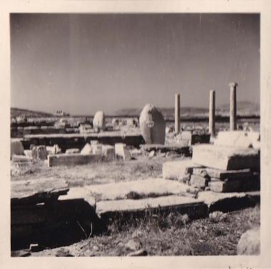 Άποψη των αρχαίων καταλοίπων στη Δήλο.