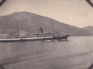 Πλοίο στη θάλασσα.