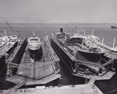 Πλοία σε πλωτές δεξαμενές στα 