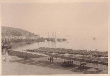 Άποψη του λιμανιού της Ραφήνας από τα δυτικά.