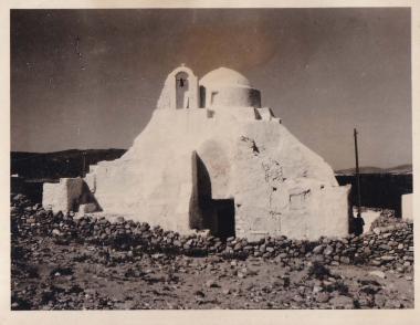 Ο ναός της Παναγίας Παραπορτιανής στη Μύκονο. Η εκκλησία χτίστηκε σε διάφορες φάσεις, από τον 15ο έως και τον 17ο αιώνα.