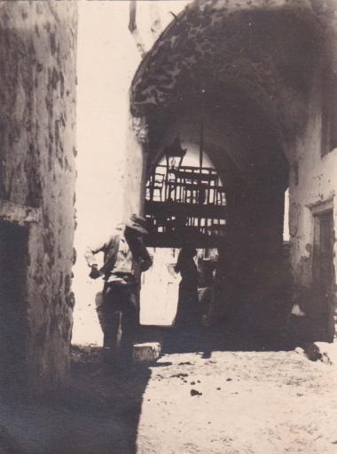 Σαντορίνη (Θήρα). Καφενείο στο Αμμούδι, το λιμάνι της Οίας.