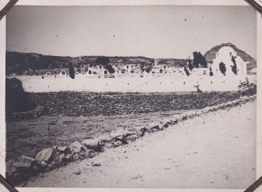 Το νεκροταφείο στην Πλάκα της Μήλου.