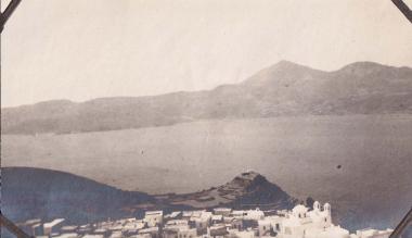 Άποψη της Μήλου και της θάλασσάς της από το κάστρο.