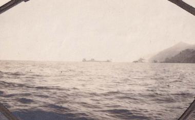 Άποψη της Μήλου από τη θάλασσα.