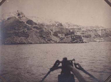 Άποψη της Σαντορίνης (Θήρας) από τη θάλασσα.