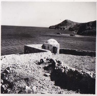 Κρήτη, κόλπος Μιραμπέλου. Τμήμα του περιβόλου στη Σπιναλόγκα.