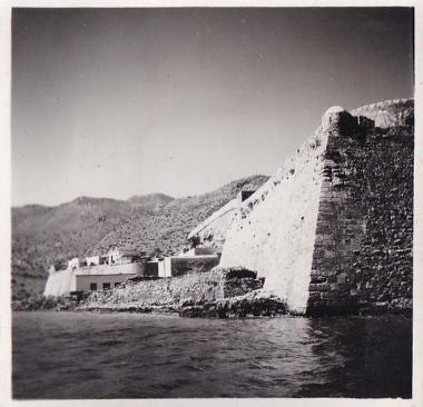 Κρήτη, κόλπος Μιραμπέλου. Άποψη προμαχώνα των οχυρώσεων στη Σπιναλόγκα.