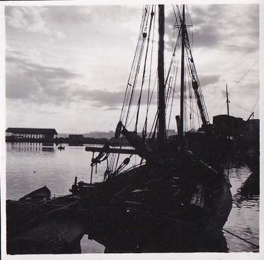 Βάρκες και καΐκι στο λιμάνι του Ηρακλείου.