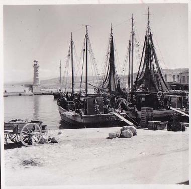 Καΐκια στο ενετικό λιμάνι του Ρεθύμνου.