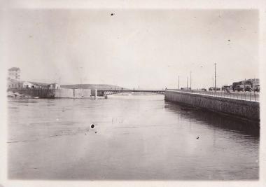 Άποψη των Στενών του Ευρίπου με τη γέφυρα της Χαλκίδας. Πρόκειται για τη λεγόμενη 