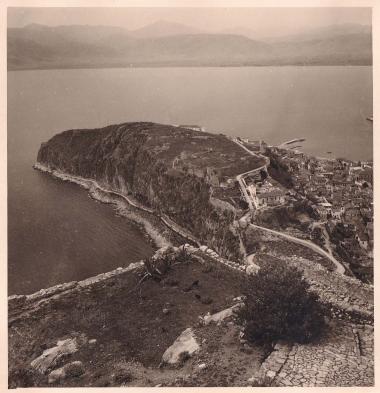 Άποψη της Ακροναυπλίας και της πόλης του Ναυπλίου από το Παλαμήδι.