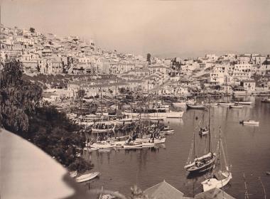 Άποψη του Μικρολίμανου (ο αρχαίος λιμένας της Μουνιχίας) από τα δυτικά.