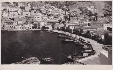 Άποψη του λιμανιού και του οικισμού της Ύδρας από τα δυτικά.