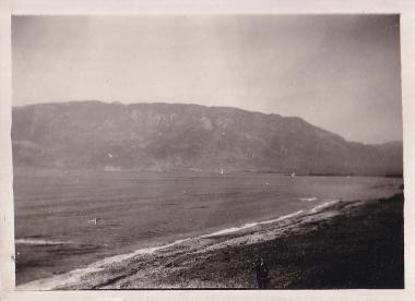 Άποψη του Κορινθιακού κόλπου με το Λουτράκι στο βάθος.