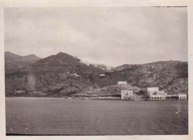 Άποψη οικισμών της Νάξου από τη θάλασσα.