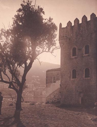 Άποψη του Πύργου Τζαν(ν)ετάκη στη λακωνική Μάνη. Ο πύργος, κτίσμα του 19ου αιώνα, βρίσκεται στη νησίδα Κρανάη (ή Μαραθονήσι) στο Γύθειο Λακωνίας και λειτουργεί ως Ιστορικό και Εθνολογικό Μουσείο Μάνης.