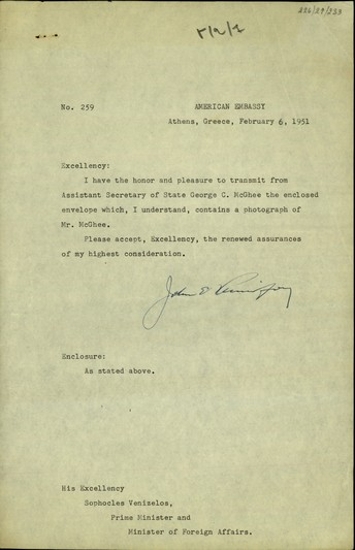 Επιστολή του Αμερικανού πρεσβευτή στην Ελλάδα, J.E. Peurifoy, προς τον Σ. Βενιζέλο με την οποία του αποστέλλει φάκελο προερχόμενο από τον Αμερικανό υφυπουργό Εξωτερικών, G.C. McGhee, που περιέχει φωτογραφία.