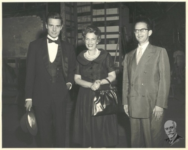 Η Μαρίκα και ο Λευτέρης Βενιζέλου με τον Louis Jourdan στα παρασκήνια.