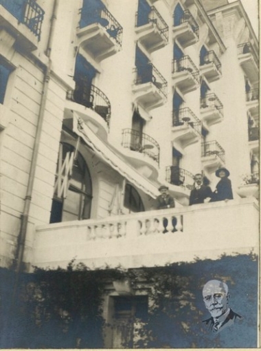 Ο Κυριάκος Βενιζέλος με φιλική συντροφιά.