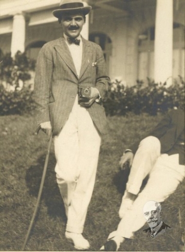 Ο Κυριάκος Βενιζέλος με φιλική συντροφιά.