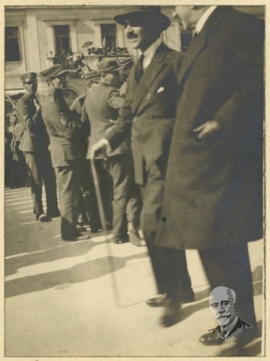 Ο Κυριάκος Βενιζέλος με φιλική συντροφιά.