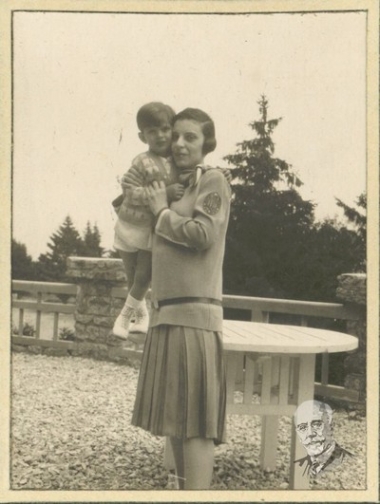 Η Μαρίκα Βενιζέλου αγκαλιά με τον γιο της Λευτέρη.